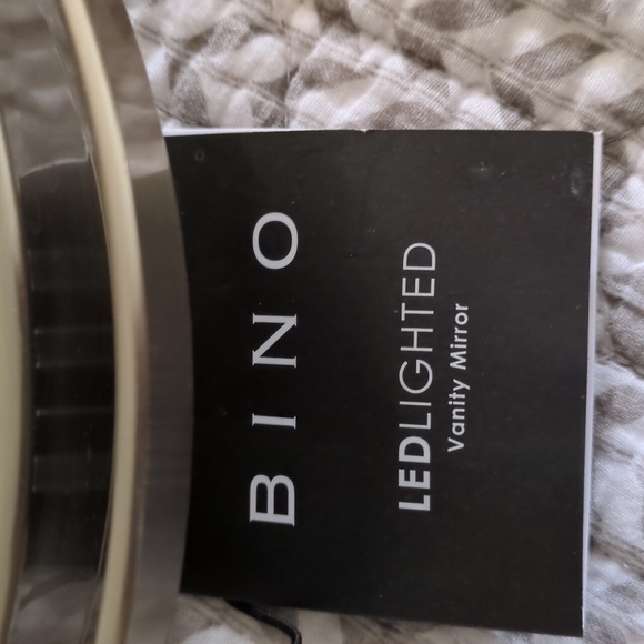 LED Lighted Vanity Mirror - Picture 5 of 5